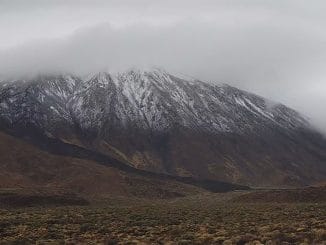 Тейде готовится к зиме, сегодня впервые примерил белую мантию