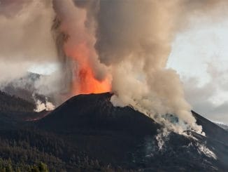 Вулкан на La Palma: учёные подняли степень извержения на один уровень