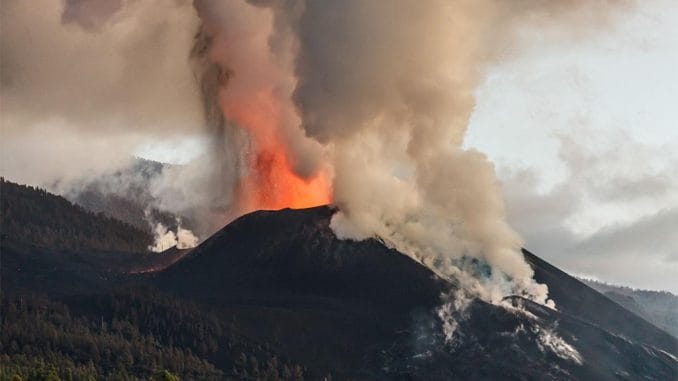 Вулкан на La Palma: учёные подняли степень извержения на один уровень Вулкан на La Palma: учёные подняли степень извержения на один уровень
