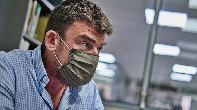 Тенерифе: на острове призывают запретить доступ в бары невакцинированным клиентам