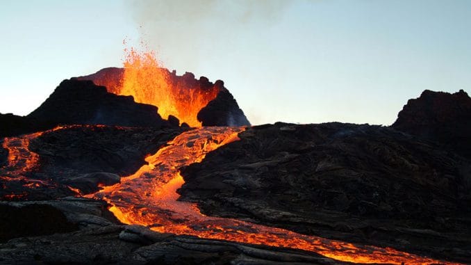 Кто во что горазд: учёные спорят, когда закончится извержение вулкана на La Palma Кто во что горазд: учёные спорят, когда закончится извержение вулкана на La Palma