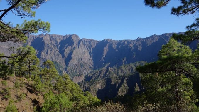 Чтобы это значило? На острове La Palma, в Caldera de Taburiente, обнаружены пузыри Чтобы это значило? На острове La Palma, в Caldera de Taburiente, обнаружены пузыри