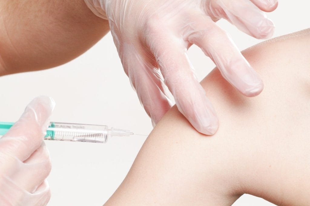 Канары: педиатры сожалеют о остановке вакцинации детей против Covid-19