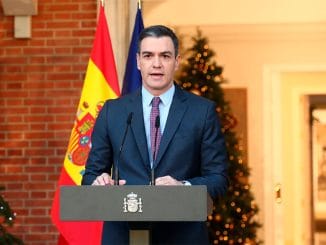 Президент Испании принял решение: маска снова станет обязательной везде