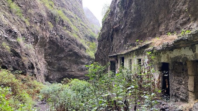 Тенерифе: на сотнях километров пешеходных тропинок острова улучшена безопасность Тенерифе: на сотнях километров пешеходных тропинок острова улучшена безопасность