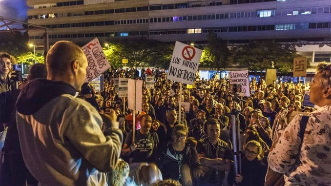 В столице острова Гран-Канария прошёл массовый митинг против ковид-сертификатов В столице острова Гран-Канария прошёл массовый митинг против ковид-сертификатов