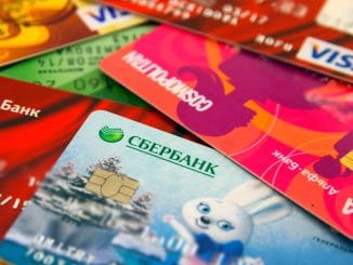 Российские банки ограничили выдачу наличных своим клиентам за рубежом