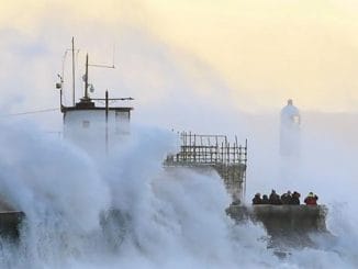 Ураган "Eunice" посеял хаос в Северной Европе и сегодня будет на Канарских островах