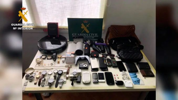 Тенерифе: арестованы двое марокканцев за кражи в отелях и домах острова