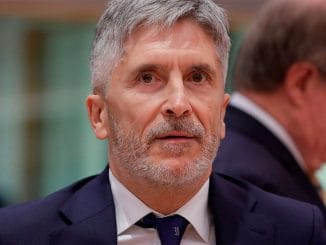 Правительство объявило о высылке мигрантов, "не имеющих права оставаться" в Испании