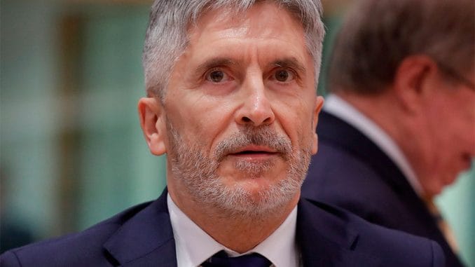 Правительство объявило о высылке мигрантов, "не имеющих права оставаться" в Испании Правительство объявило о высылке мигрантов, "не имеющих права оставаться" в Испании