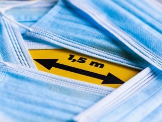 Два года спустя после "estado de alarma" Испания начинает обсуждать конец масок