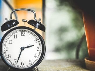 И этой весной поспим на один час меньше - никто не озаботился отменой перехода