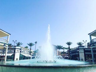 Порты, аэропорты и пляжи Канарских островов, переполненные отдыхающими