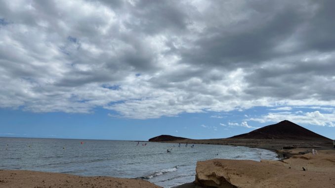 Пляжи пляжами, но поберечься стоит: жёлтое предупреждение о сильных волнах Пляжи пляжами, но поберечься стоит: жёлтое предупреждение о сильных волнах