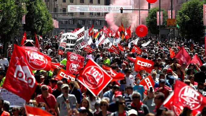 На Первомай испанские профсоюзы требовали повышения заработной платы На Первомай испанские профсоюзы требовали повышения заработной платы