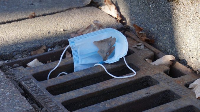 Правительство поправило: маска для лица обязательна в общественном транспорте