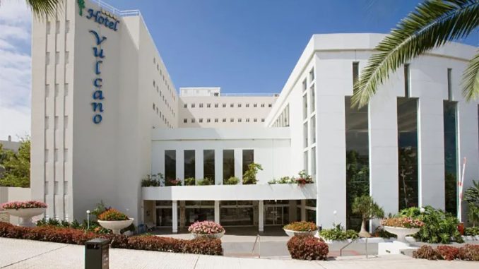 Пожар в одном из отелей в Playa de las Amércias, на юге Тенерифе Пожар в одном из отелей в Playa de las Amércias, на юге Тенерифе