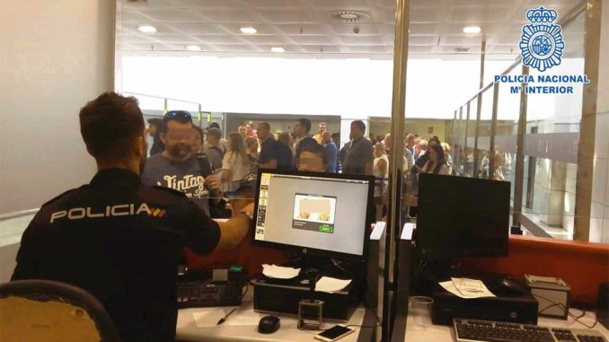 Нехватка полицейских в Испании: 5000 путешественников ежемесячно пропускают свой рейс