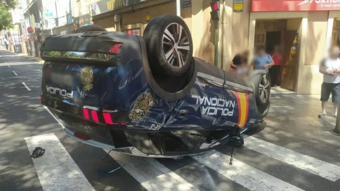 И в полиции есть разные водители: перевернули патрульную в столице острова