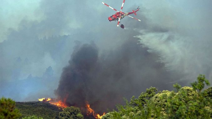 Пожар на Тенерифе не сдаётся, огонь медленно пожирает всё больше территории Пожар на Тенерифе не сдаётся, огонь медленно пожирает всё больше территории