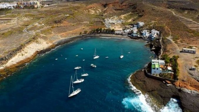 С океаном шутки плохи: мужчина получил тяжёлые травмы после падения на скалы С океаном шутки плохи: мужчина получил тяжёлые травмы после падения на скалы