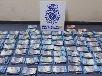 Сдали нервы: мужчина попытался сбежать от полиции с 275400 евро в сумке