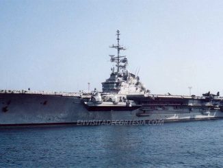 Радиоактивный авианосец отказалась принимать Турция, пока болтается рядом с Канарами