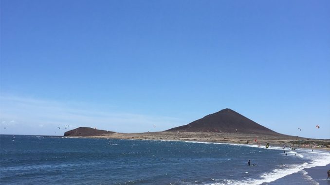 На Канарах - предупреждение жёлтого цвета по ветру и высоким температурам