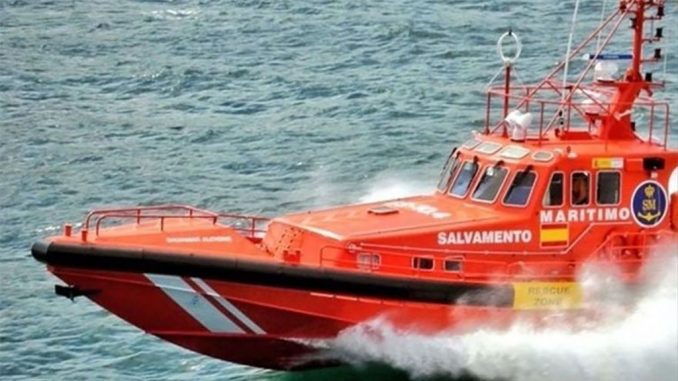 В водах Канарских островов спасены очередные сотни мигрантов из Африки