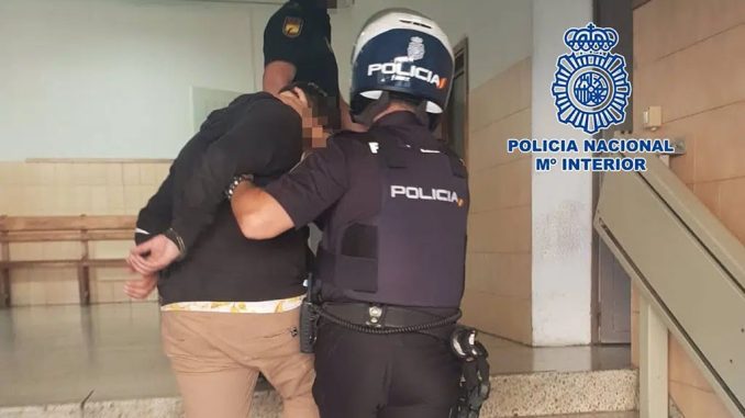 На Тенерифе поймали вора "альпиниста" - проникал в отели рано по утрам