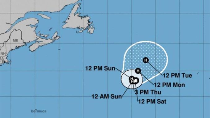 Тропический шторм Danielle стал ураганом. Пока неясно, бояться ли на Канарах Тропический шторм Danielle стал ураганом. Пока неясно, бояться ли на Канарах