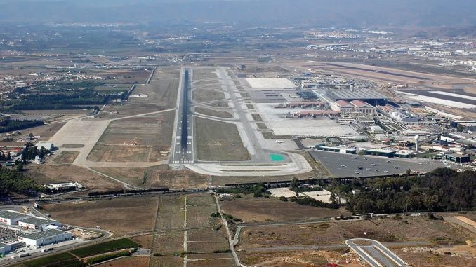 Самолет рейса Тенерифе - Бристоль сегодня экстренно приземлился в Малаге Самолет рейса Тенерифе - Бристоль сегодня экстренно приземлился в Малаге