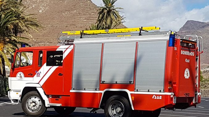 Пожар в курортном комплексе в Adeje вынудил выселить многих жильцов Пожар в курортном комплексе в Adeje вынудил выселить многих жильцов