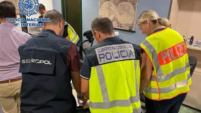 На Тенерифе арестован один из самых разыскиваемых в Европе аферистов На Тенерифе арестован один из самых разыскиваемых в Европе аферистов