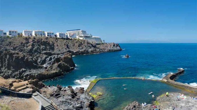 С океаном шутки плохи: семь человек пострадали на Тенерифе от удара волны С океаном шутки плохи: семь человек пострадали на Тенерифе от удара волны