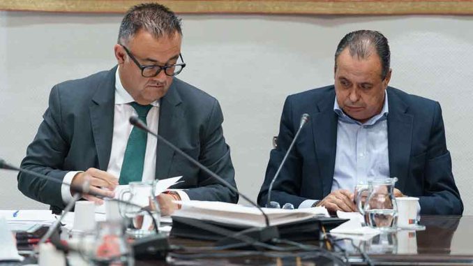 Канары: пока одни умирали от коронавируса, другие набивали до отказа свои карманы Канары: пока одни умирали от коронавируса, другие набивали до отказа свои карманы