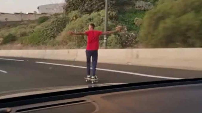 На шоссе TF-2 агенты Гражданской гвардии отловили очередного обкурившегося