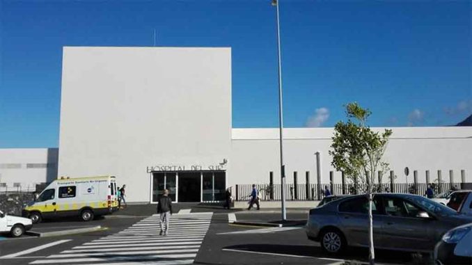 Мужчина попал в ловушку в собственном автомобиле после опрокидывания на TF-1 Мужчина попал в ловушку в собственном автомобиле после опрокидывания на TF-1