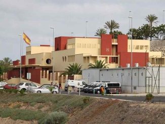 Тенерифе: задержанный ударом сломал нос сотруднику Национальной полиции