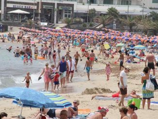 Канарские острова устали от туристов: Лансароте начал отказываться первым