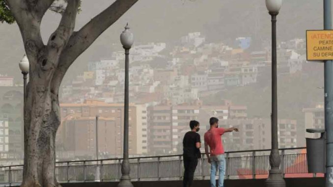 Снова калима и жара на Канарах, что особенно стало заметно на острове Тенерифе Снова калима и жара на Канарах, что особенно стало заметно на острове Тенерифе