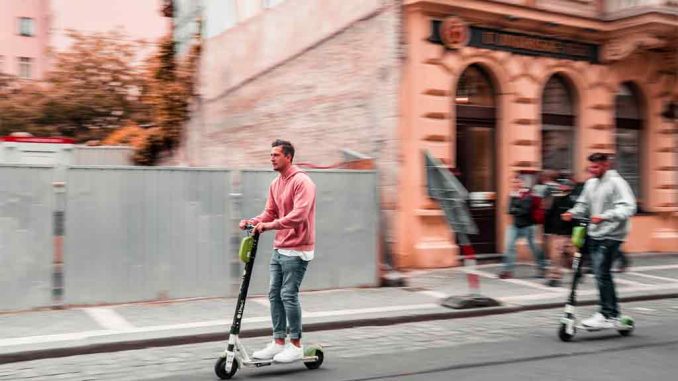 Двое детей пострадали на Канарах при столкновении электроскутера и авто Двое детей пострадали на Канарах при столкновении электроскутера и авто