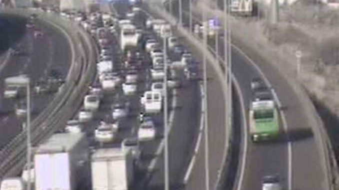 И тут весеннее обострение? Мало пробок - так ещё каждый день аварии на дорогах острова И тут весеннее обострение? Мало пробок - так ещё каждый день аварии на дорогах острова