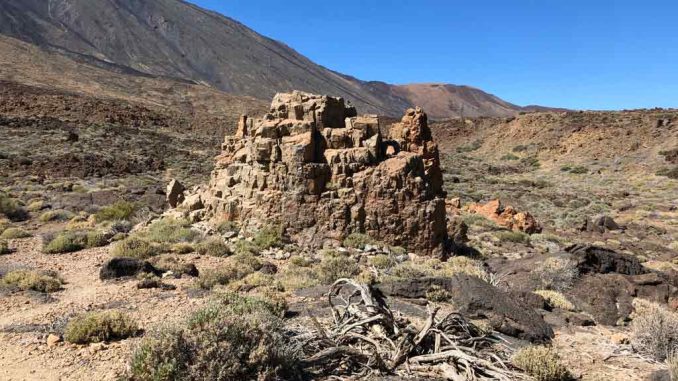 Вулканологи успокаивают, а магма медленно поднимается вверх под вулканом Тейде