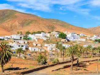 На Канарских островах, в отеле, обнаружены убитыми мужчина и женщина