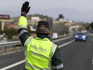 Соблюдайте ПДД как положено, иначе мало ли что? Вёз человек наркотики и глупо попался