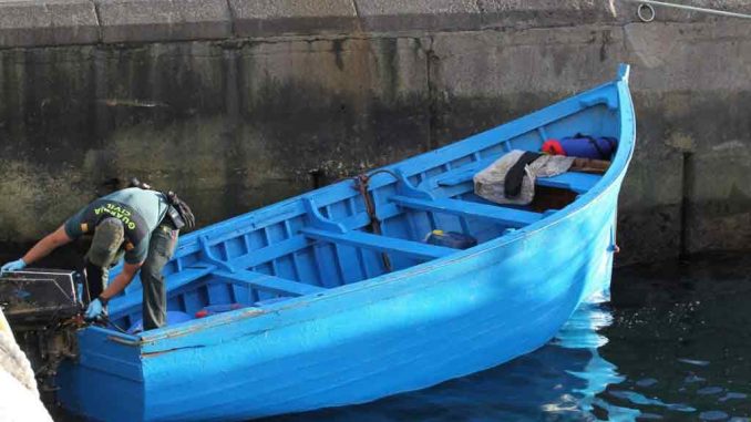 Новый наплыв нелегальных мигрантов на Канары - сегодня добрались до Тенерифе Новый наплыв нелегальных мигрантов на Канары - сегодня добрались до Тенерифе