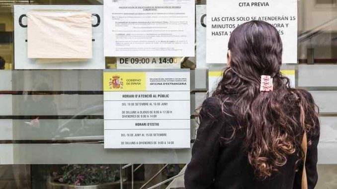 Национальная полиция Испании провела аресты по стране в рамках дела "cita previa"