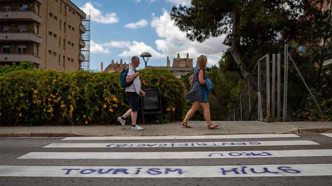 На Канарских островах обеспокоились зарождением "туристофобии" На Канарских островах обеспокоились зарождением "туристофобии"